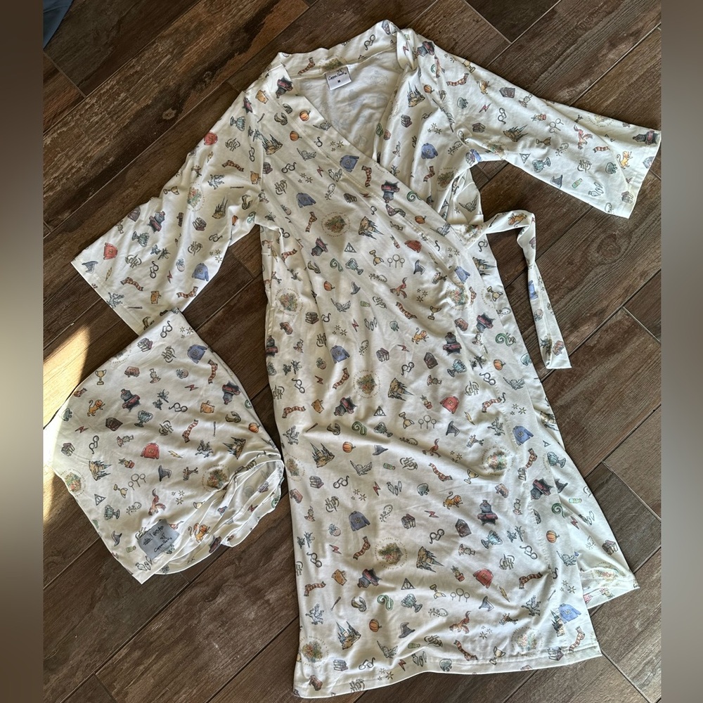 NWOT Copper Pearl Harry Potter bundle Medium Robe & multi use cover